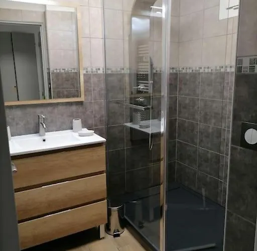 A Proximite Des Plages Et Commerces *