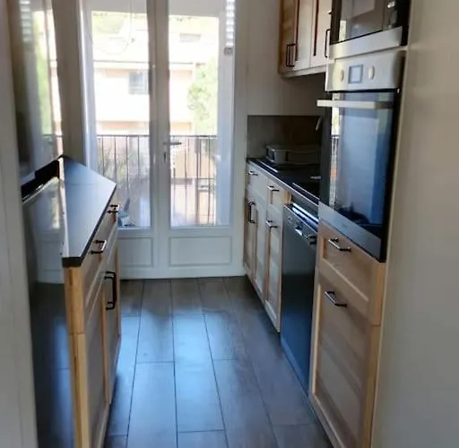 A Proximite Des Plages Et Commerces Le Lavandou